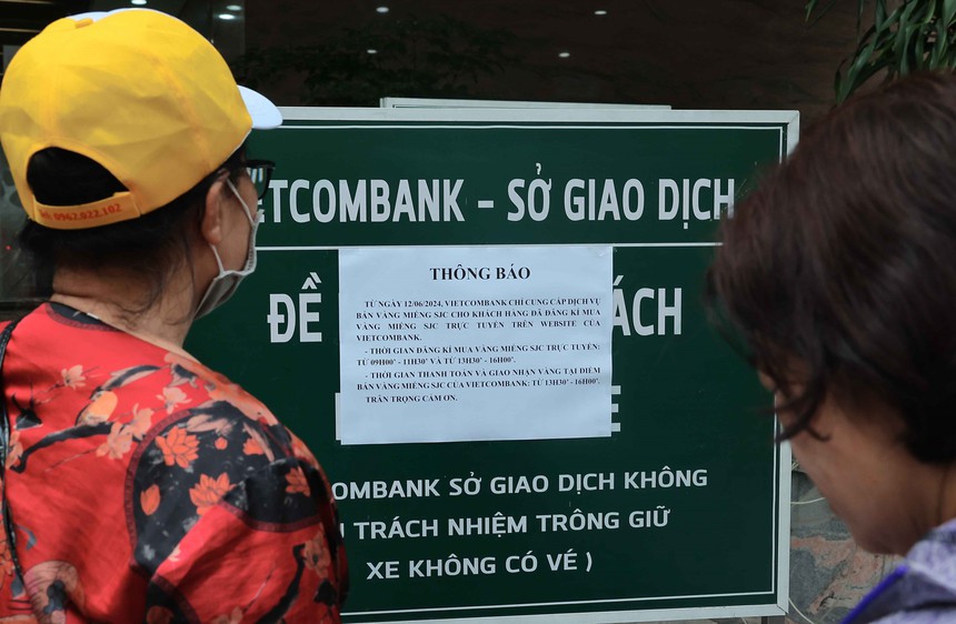 Hà Nội: Người dân vẫn xếp hàng mua vàng từ sáng sớm - Ảnh 5.