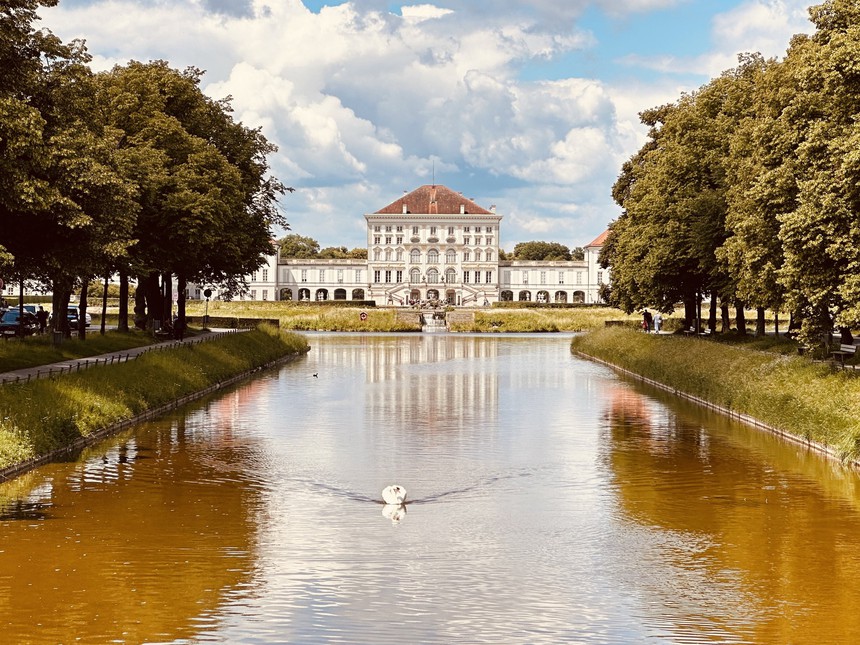 EURO trên từng cây số: Khi cái đẹp là sự cứu rỗi… - Ảnh 3.