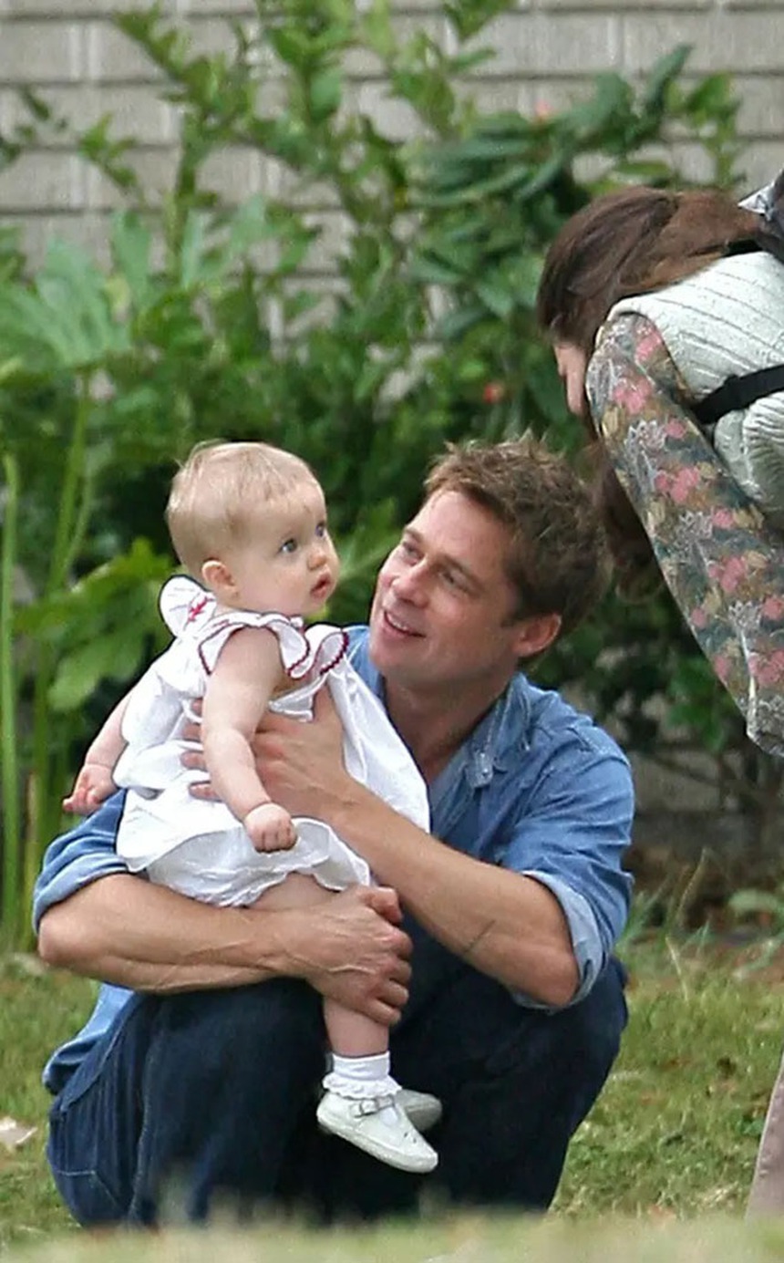 Brad Pitt coi việc bỏ họ của Shiloh là "biểu tượng của sự ghẻ lạnh sâu sắc hơn" - Ảnh 1.