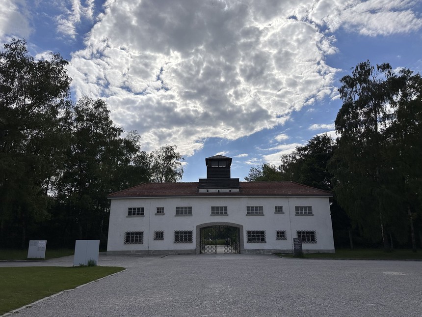 Nhật ký hành trình: Và cái chết là một tuyên ngôn - Ảnh 1.