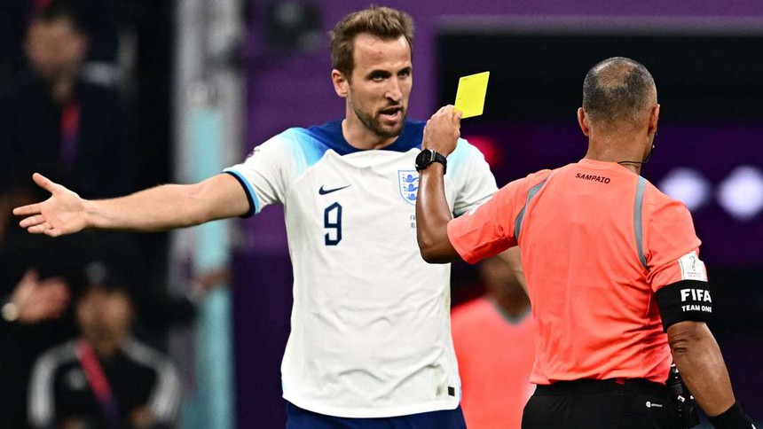 Luật mới tại EURO 2024 lấy ý tưởng từ bóng bầu dục, cầu thủ phải cẩn trọng khi phàn nàn trọng tài - Ảnh 2.