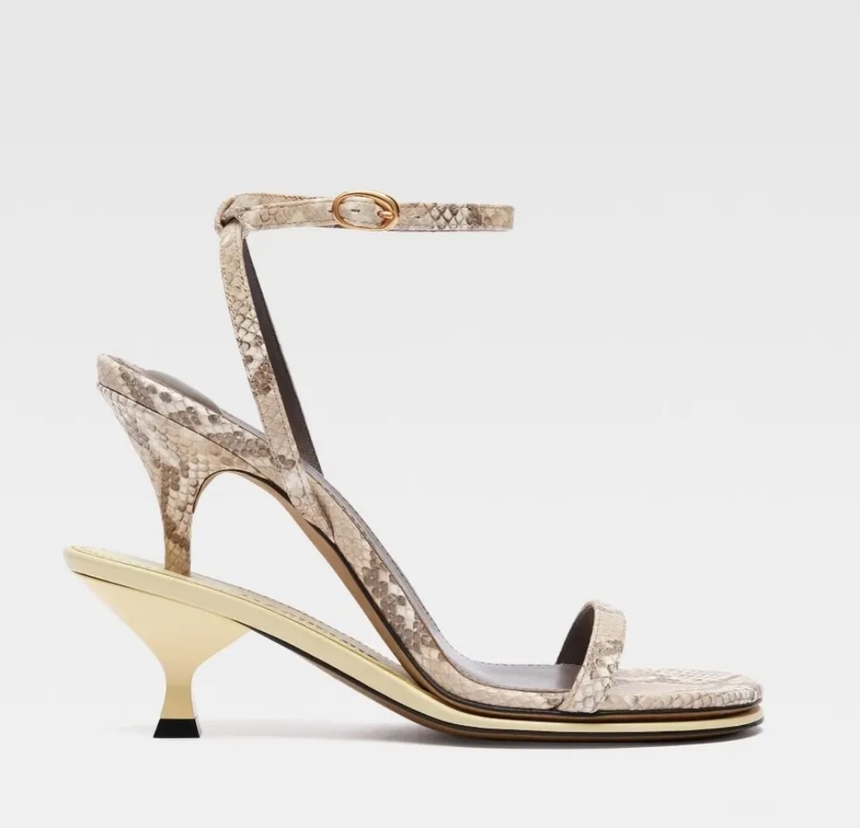 Lý do khiến màn ra mắt sàn diễn của Jennie Blackpink gây sốt - Ảnh 2.