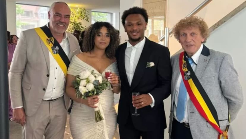 Chưa đá EURO, tuyển thủ Bỉ đã xin nghỉ phép được về nước 'hộ đê' - Ảnh 2. Chưa đá EURO, tuyển thủ Bỉ đã xin nghỉ phép được về nước 'hộ đê' - Ảnh 2.