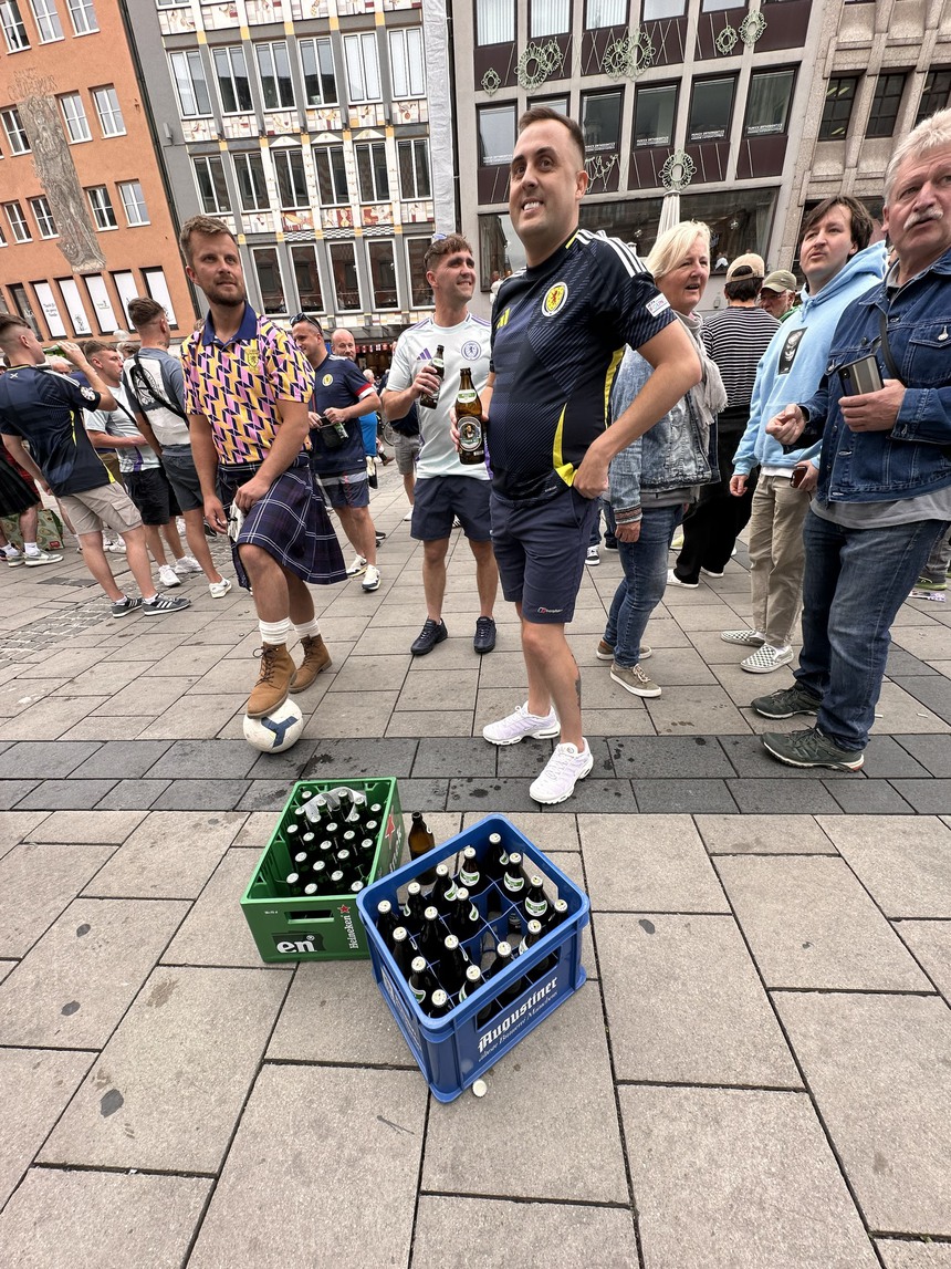 TRỰC TIẾP lễ khai mạc EURO 2024: Chờ đợi bữa tiệc âm nhạc và ánh sáng - Ảnh 3.