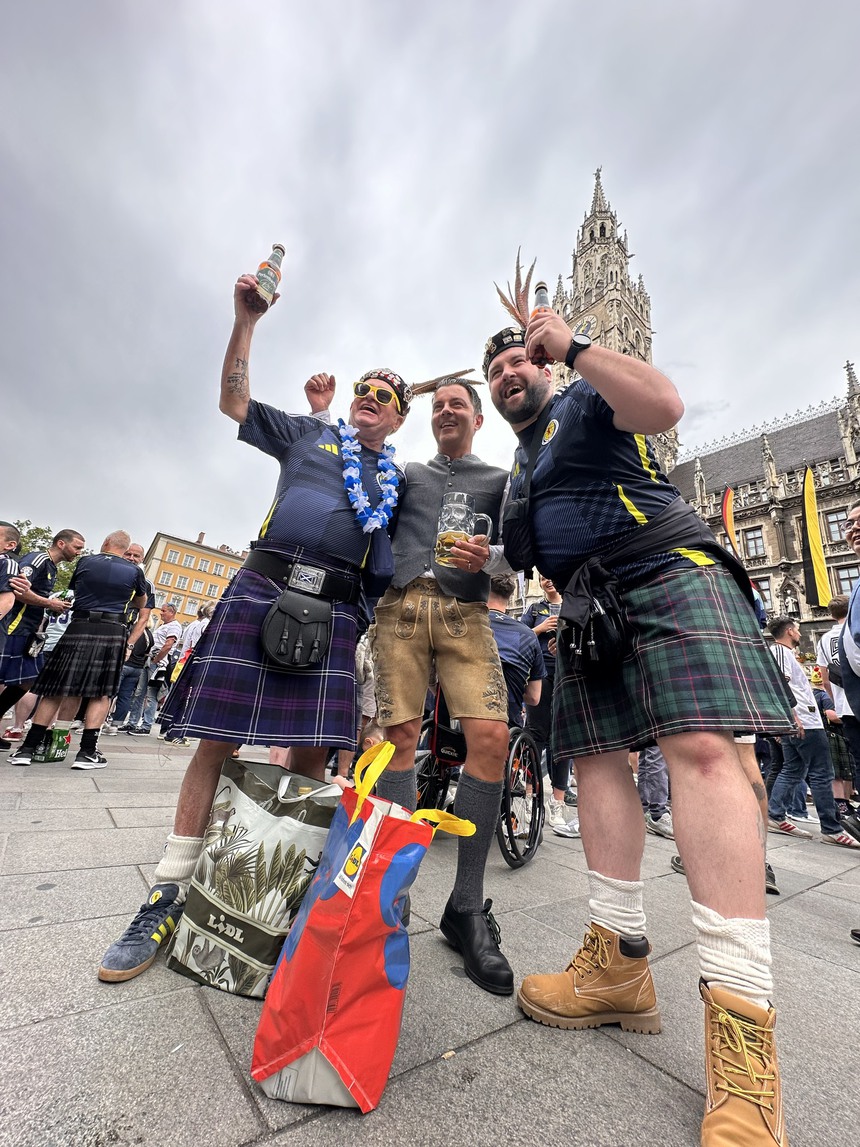 TRỰC TIẾP lễ khai mạc EURO 2024: Chờ đợi bữa tiệc âm nhạc và ánh sáng - Ảnh 7.