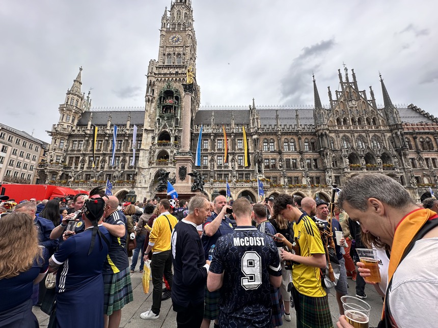 TRỰC TIẾP lễ khai mạc EURO 2024: Chờ đợi bữa tiệc âm nhạc và ánh sáng - Ảnh 9.