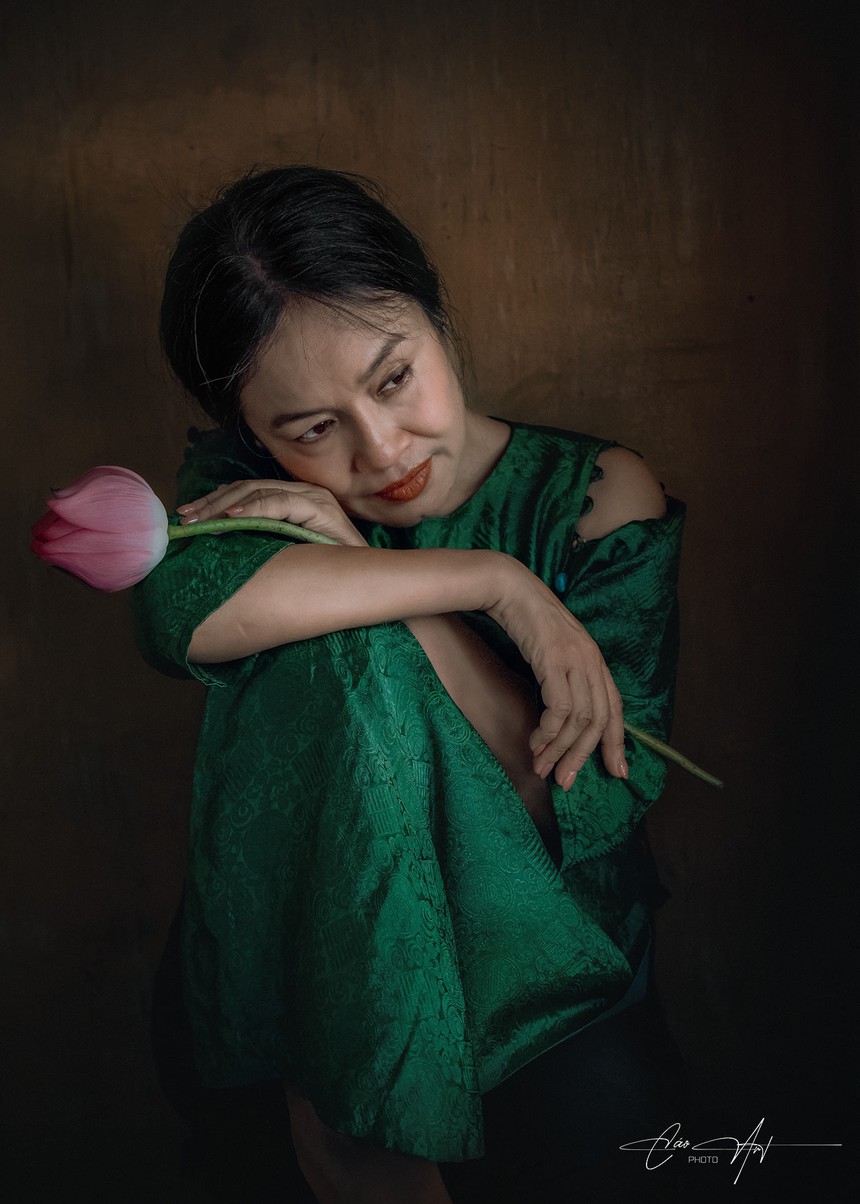 Mẹ chồng khó tính trong 'Mình yêu nhau, bình yên thôi': Ngoài đời dễ mến, là 'mẹ' tốt của Phương Oanh  - Ảnh 9.