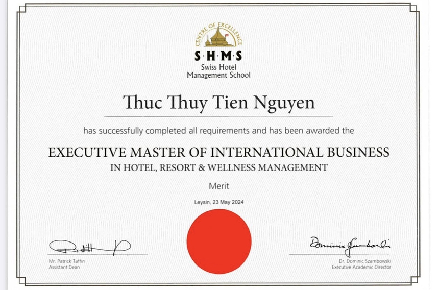 Hoa hậu Thuỳ Tiên báo tin vui, trở thành Thạc sĩ ở tuổi 26 - Ảnh 2.