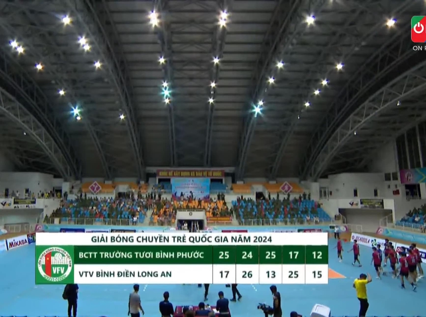 HLV tuyển bóng chuyền nữ Việt Nam gây tranh cãi dữ dội ở giải quốc gia, CĐV chỉ ra những vấn đề nghiêm trọng - Ảnh 2. HLV tuyển bóng chuyền nữ Việt Nam gây tranh cãi dữ dội ở giải quốc gia, CĐV chỉ ra những vấn đề nghiêm trọng - Ảnh 2.