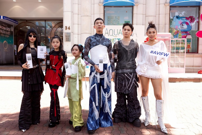 NTK Phạm Trần Thu Hằng và học trò đạt The Best Street Style tại VIFW ngày 1 - Ảnh 1.
