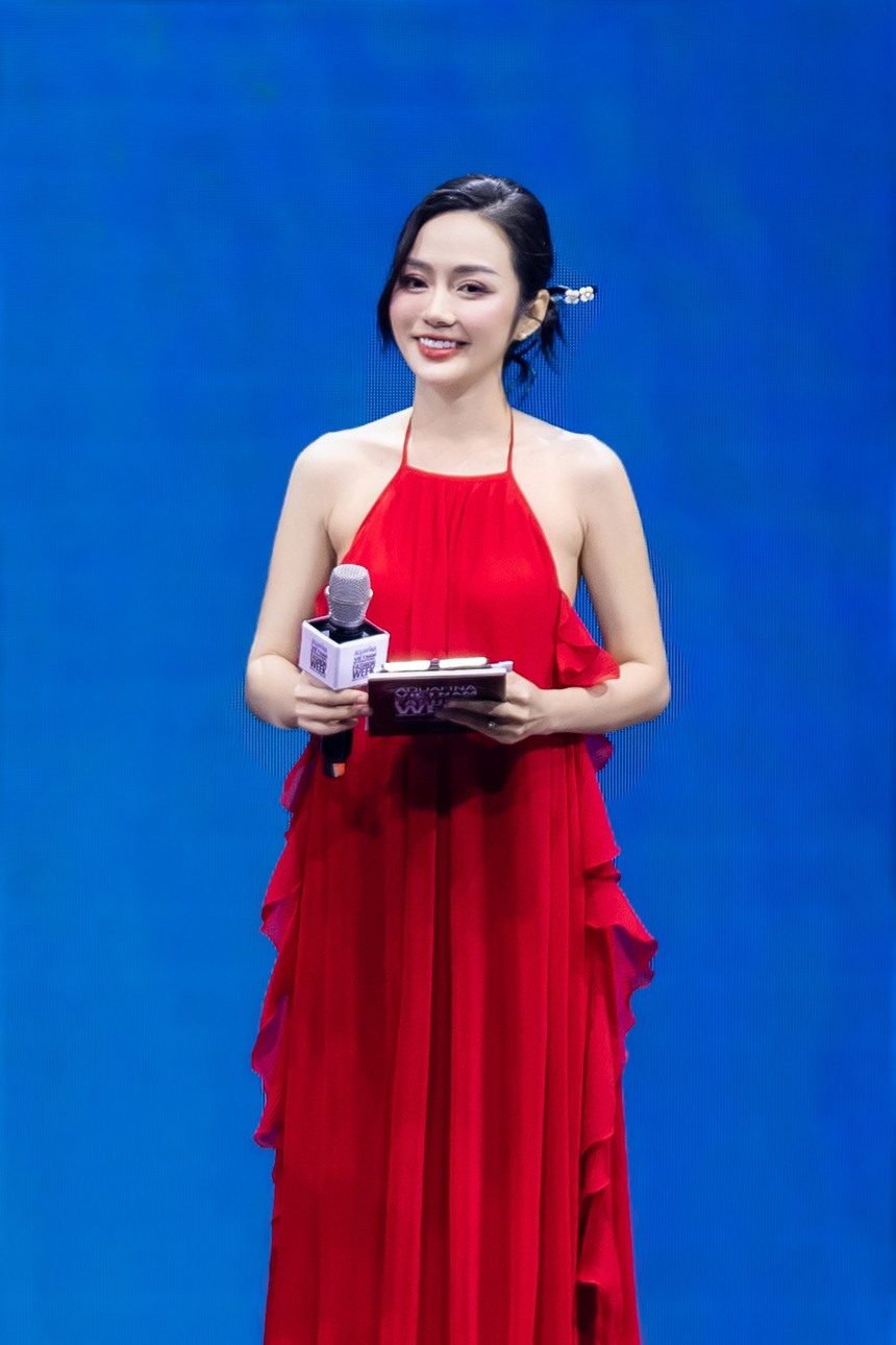 Chân dung nữ MC song ngữ từng du học tại Đại học Bournemouth – Vương quốc Anh - Ảnh 4.