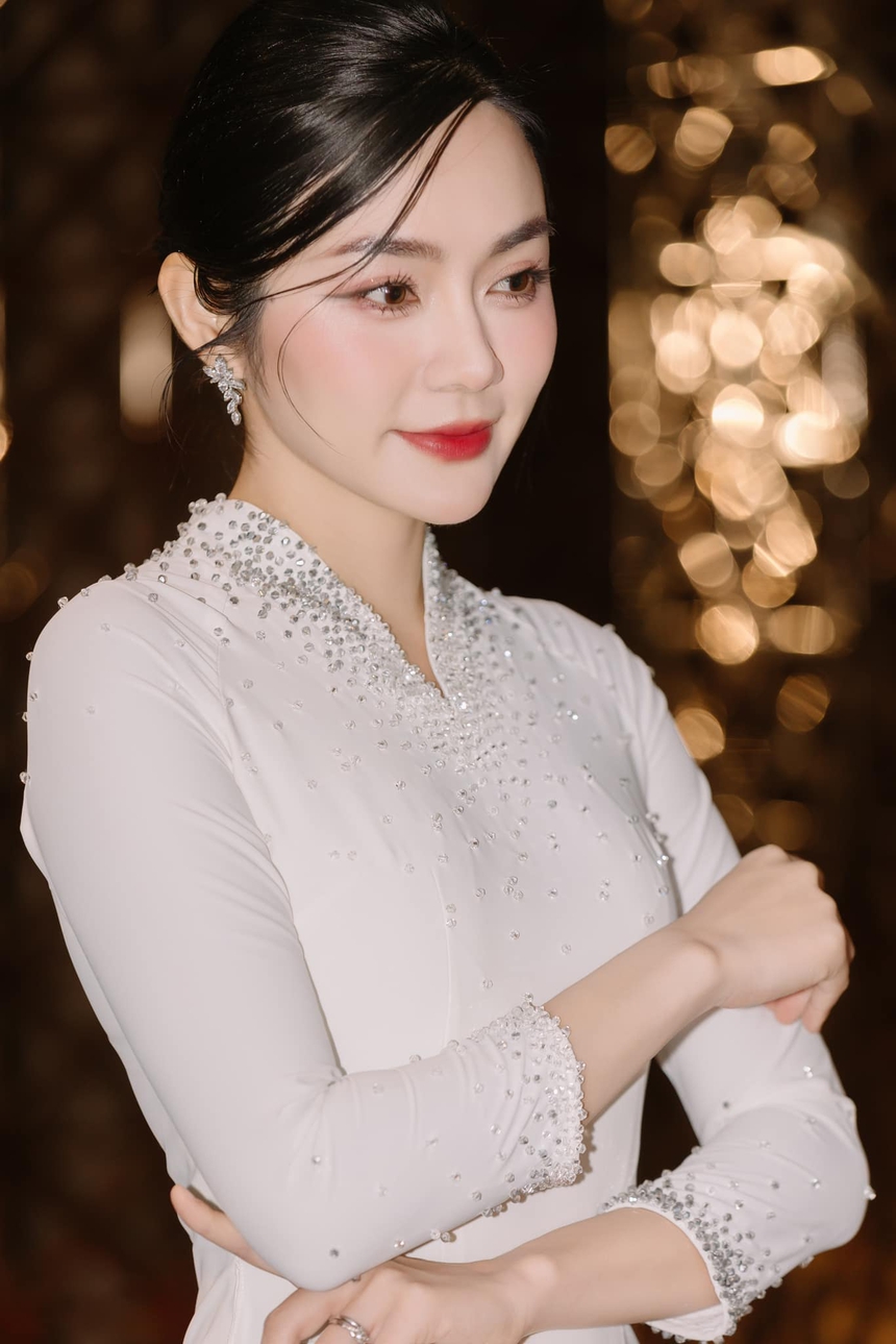 Chân dung nữ MC song ngữ từng du học tại Đại học Bournemouth – Vương quốc Anh - Ảnh 7.