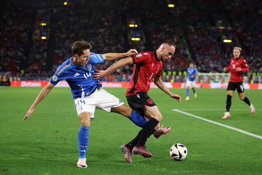 Ngược dòng chóng vánh nhờ siêu phẩm, ĐT Ý thị uy sức mạnh của nhà ĐKVĐ EURO - Ảnh 2.