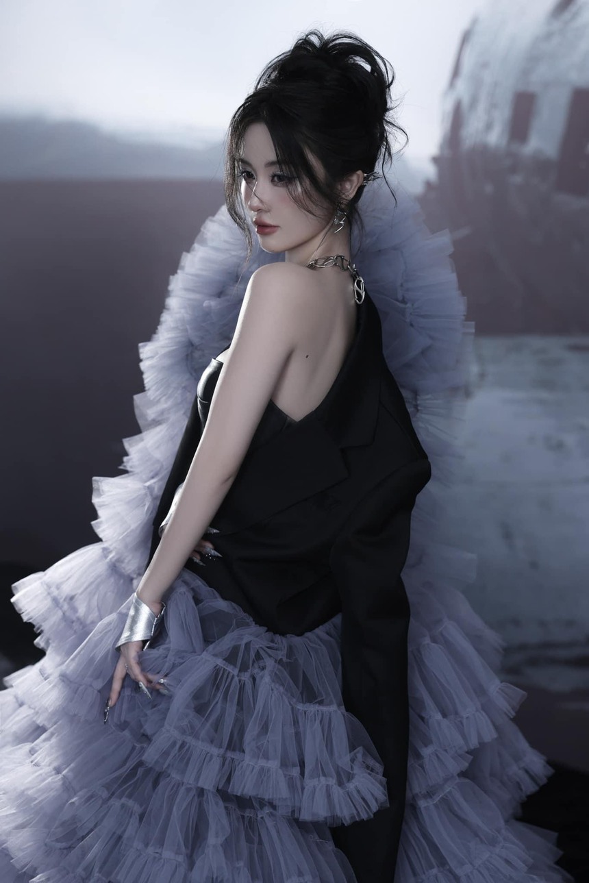 Jun Vũ: Tưởng vai cameo nhẹ nhàng, hoá ra dầm mưa 10 tiếng quay cảnh tai nạn - Ảnh 6. Jun Vũ: Tưởng vai cameo nhẹ nhàng, hoá ra dầm mưa 10 tiếng quay cảnh tai nạn - Ảnh 6.