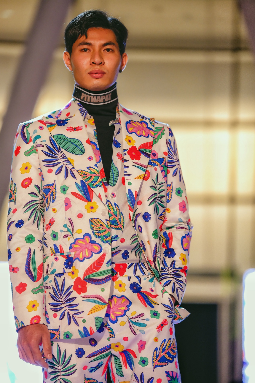 Dàn thí sinh Mister Vietnam 2024 nổi bật trên sàn diễn thời trang ở Singapore - Ảnh 9. Dàn thí sinh Mister Vietnam 2024 nổi bật trên sàn diễn thời trang ở Singapore - Ảnh 9.