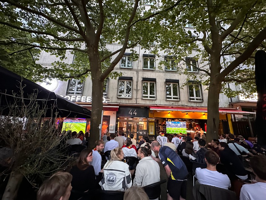 EURO trên từng cây số: Munich, đêm ngọt ngào, đêm chiến thắng - Ảnh 2. EURO trên từng cây số: Munich, đêm ngọt ngào, đêm chiến thắng - Ảnh 2.