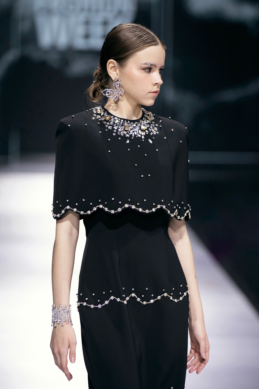 NTK Thảo Nguyễn giới thiệu BTS thời trang lấy cảm hứng từ những đám mây - Ảnh 14.