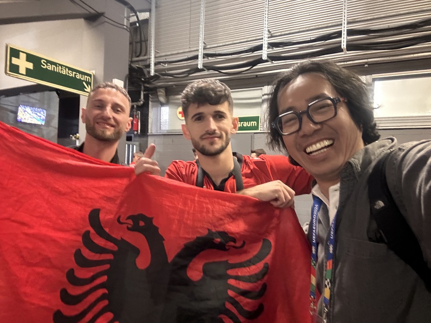 EURO trên từng cây số: Khi những bức tường đỏ phủ kín Dortmund - Ảnh 2.