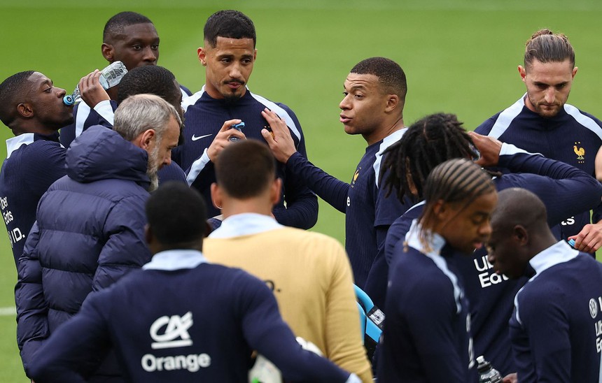 Tuyển Pháp đang chống lại lịch sử? - Ảnh 1. Tuyển Pháp đang chống lại lịch sử? - Ảnh 1.