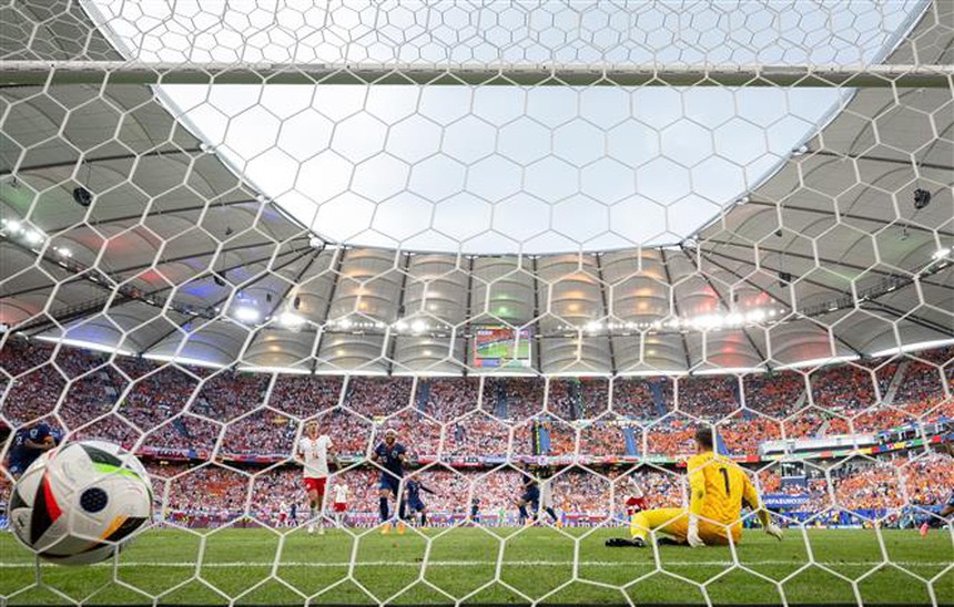 Nhật ký EURO bằng thơ: Weghorst giúp Hà Lan có trận thắng quý như vàng - Ảnh 1.