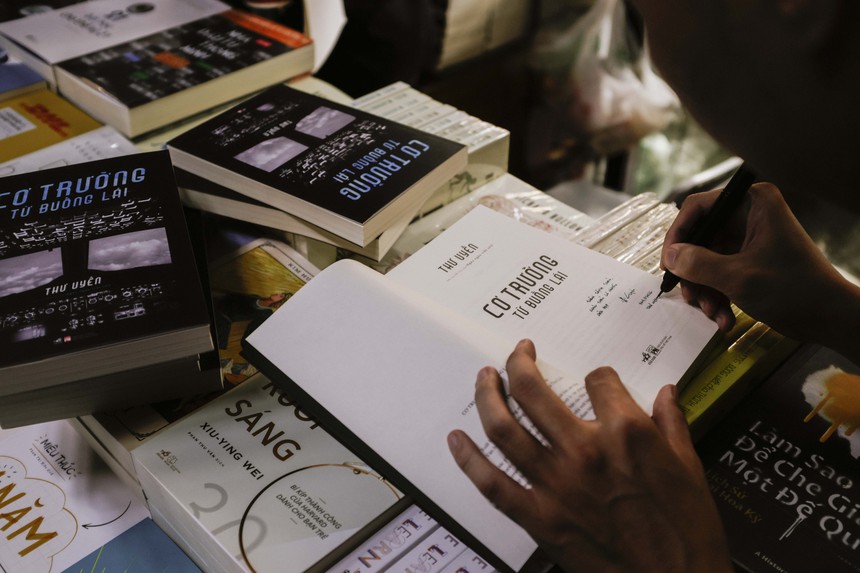 Cơ trưởng Thư Uyển: 'Hãy thức dậy và đi học bay, nếu thích' - Ảnh 4.