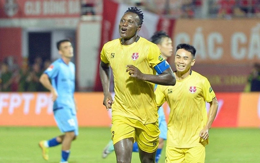 Sao châu Phi tỏa sáng, Hải Phòng đánh bại Bình Dương, lọt vào Top 4 - Ảnh 1.