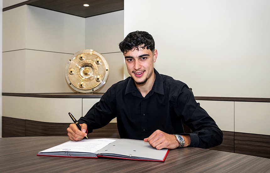 Aleksandar Pavlovic gia hạn hợp đồng 5 năm với Bayern Munich