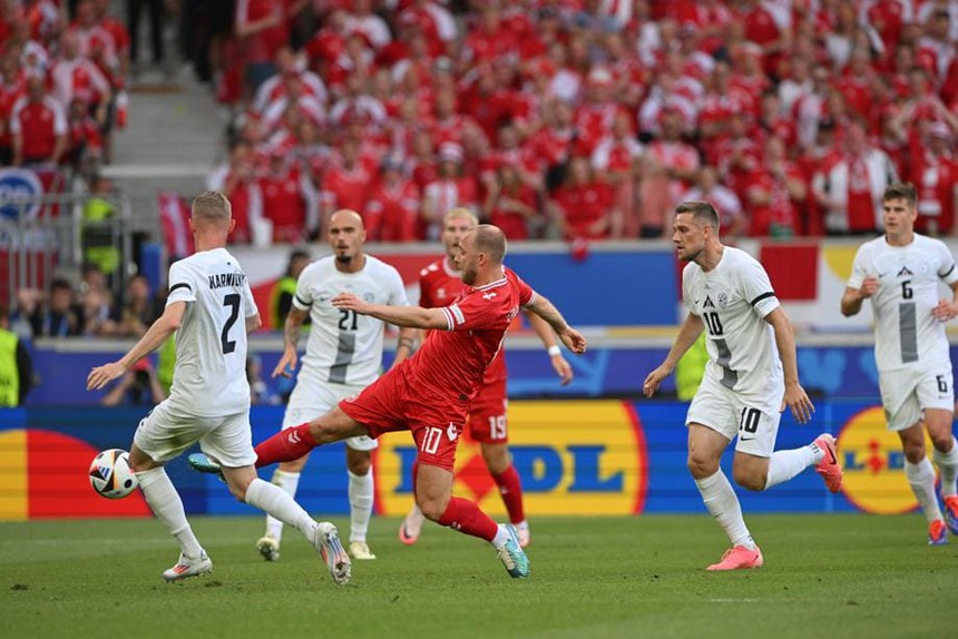 Eriksen lập công, Đan Mạch vẫn nhận kết cục buồn trước Slovenia - Ảnh 5. Eriksen lập công, Đan Mạch vẫn nhận kết cục buồn trước Slovenia - Ảnh 5.
