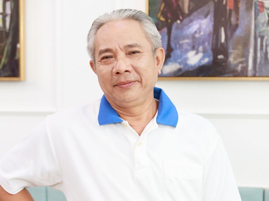 Nghệ sĩ với EURO- Nghệ sĩ Trung Dân: 'Trái bóng đã "lăn" một số nghệ sĩ lên bờ xuống ruộng' - Ảnh 1.