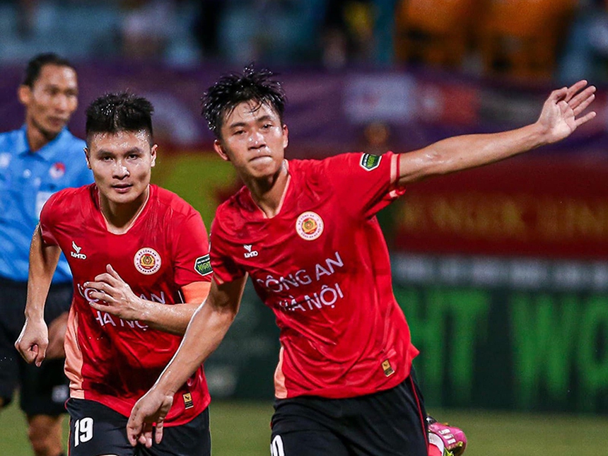 Văn Quyết đá hỏng phạt đền, Hà Nội vẫn đánh bại CAHN, níu kéo cơ hội đua vô địch với Nam Định - Ảnh 2. Hà Nội