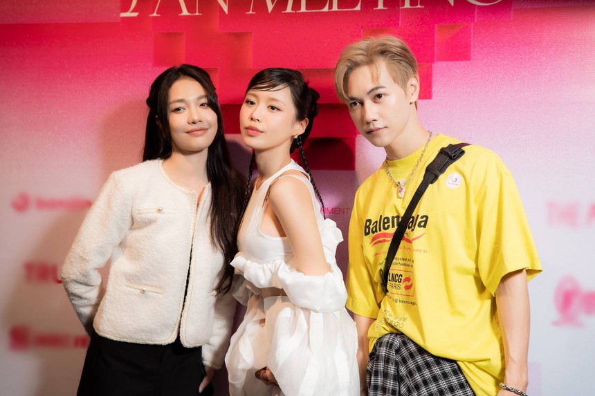 Han Sara thăng hạng nhan sắc, live như “nuốt đĩa” ở fan meeting - Ảnh 4. Han Sara thăng hạng nhan sắc, live như “nuốt đĩa” ở fan meeting - Ảnh 4.