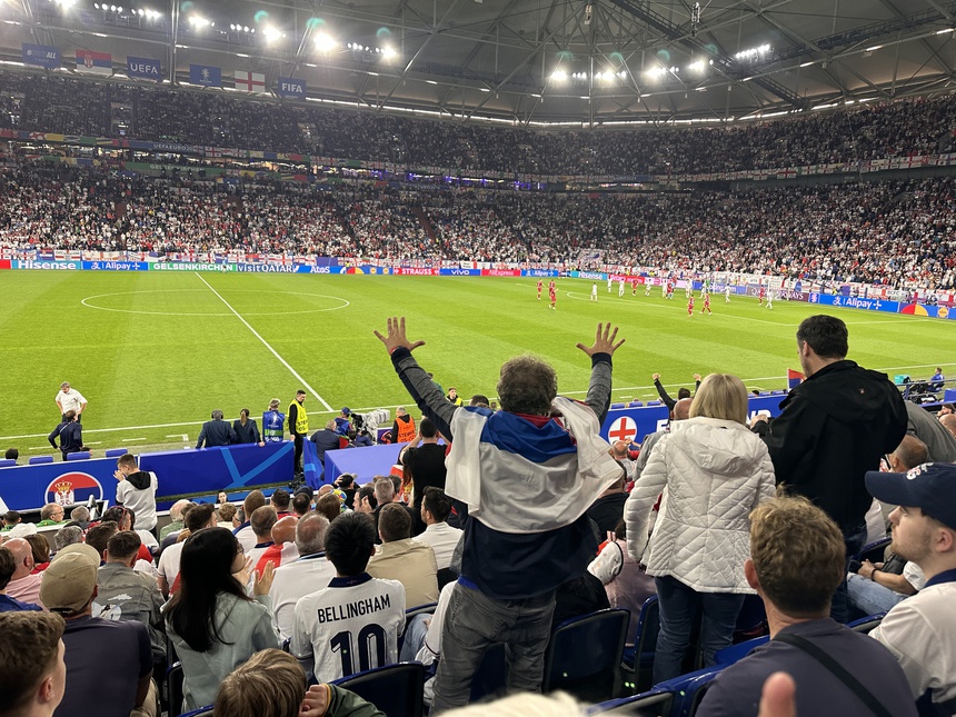 EURO Trên từng cây số: “Tôi thà ăn xúc xích Đức, còn hơn xem Anh đá” - Ảnh 1.