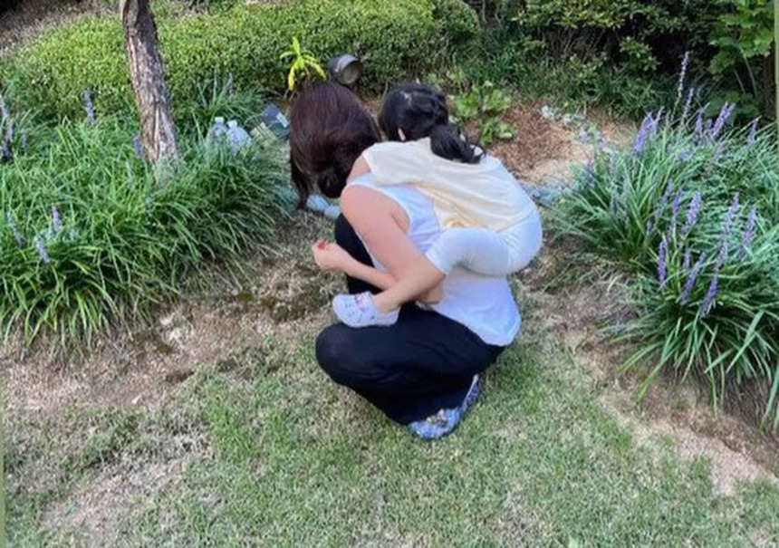 Choi Ji Woo làm MC chương trình tạp kỹ sau 30 năm "debut" - Ảnh 5. Choi Ji Woo làm MC chương trình tạp kỹ sau 30 năm "debut" - Ảnh 5.