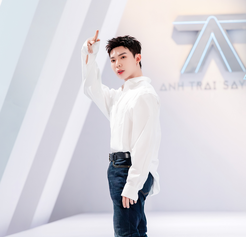 Erik mang ngựa lên sân khấu "Say Hi", giã từ mái tóc 7 năm - Ảnh 3.