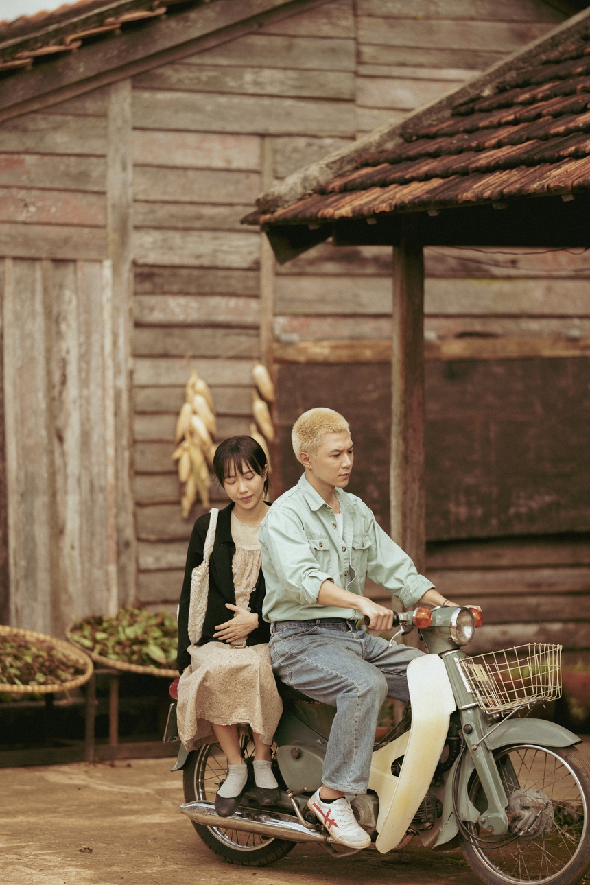 "Gặp lại chị bầu" gia nhập câu lạc bộ phim trăm tỷ - Ảnh 3.