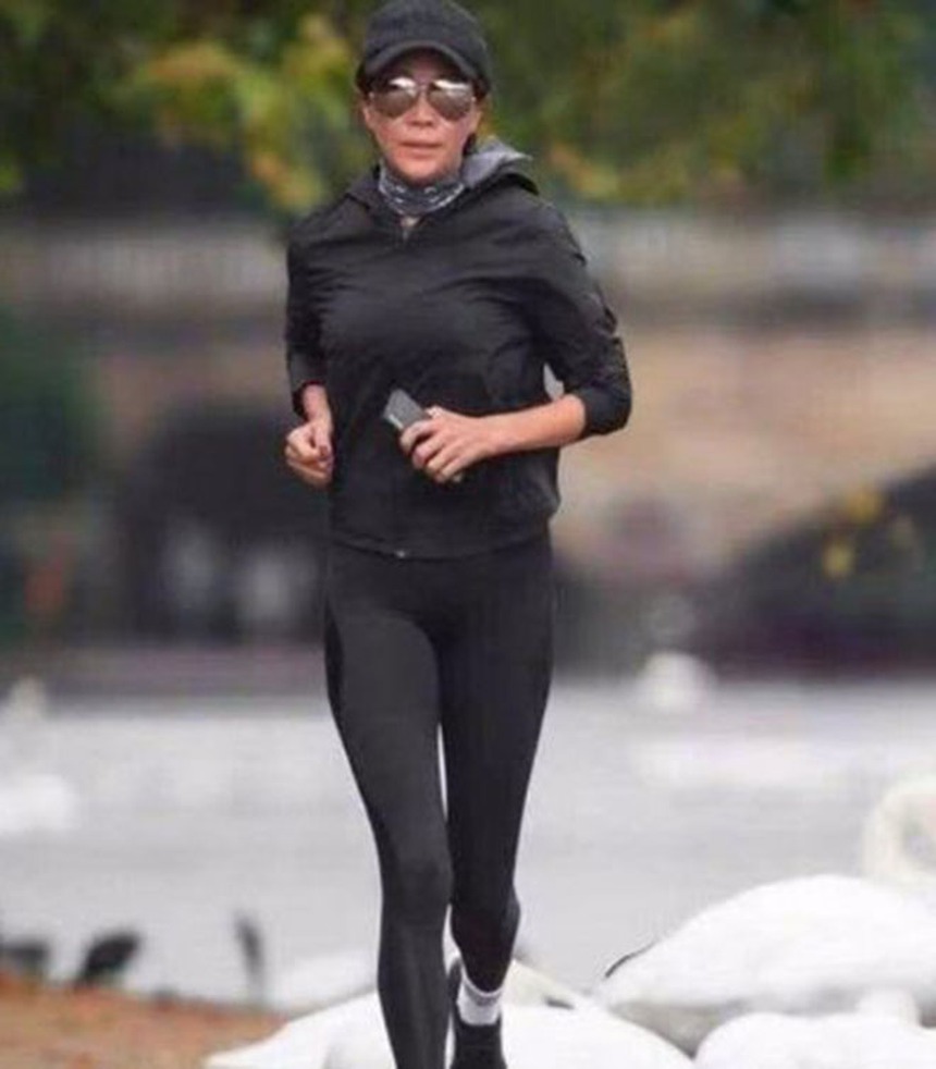 Bí quyết giữ gìn sắc vóc của Lưu Gia Linh ở tuổi U60 - Ảnh 3.