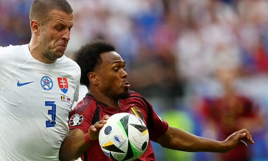 Lukaku bị công nghệ âm thanh từ chối bàn thắng trước Slovakia - Ảnh 2.