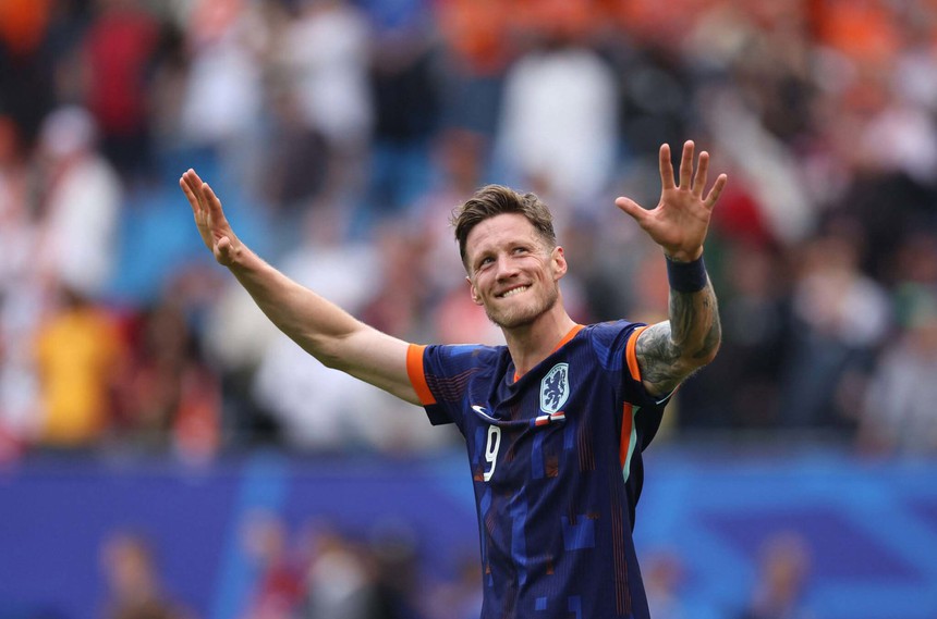 Áo đấu của cựu sao MU cháy hàng sau bàn thắng quyết định tại EURO - Ảnh 1.