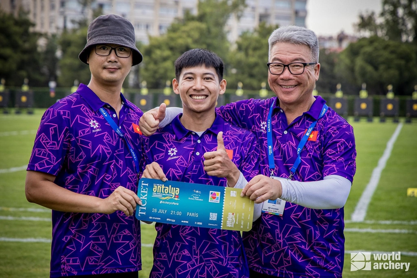 Cung thủ Lê Quốc Phong giành suất dự Olympic 2024: Cột mốc mới của nhà vô địch quốc gia - Ảnh 1.