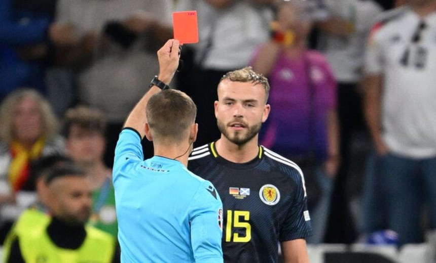 Tin nóng EURO 18/6: Mbappe lên tiếng về sự cố gãy mũi ở EURO, cầu thủ đầu tiên nhận án phạt nguội - Ảnh 3. Tin nóng EURO 18/6: Mbappe lên tiếng về sự cố gãy mũi ở EURO, cầu thủ đầu tiên nhận án phạt nguội - Ảnh 3.