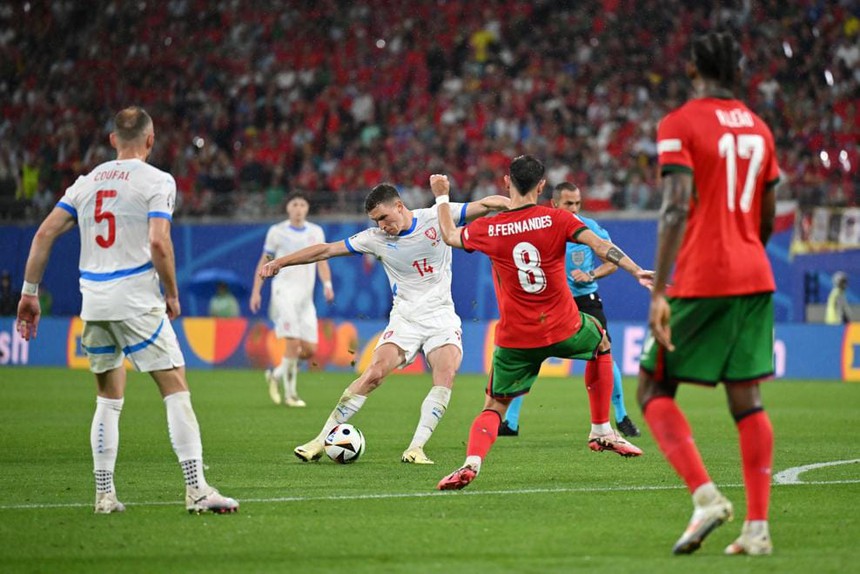 TRỰC TIẾP bóng đá Bồ Đào Nha vs CH Séc (Link VTV3, TV360): Bàn thua cực sốc (0-1, H2) - Ảnh 3. TRỰC TIẾP bóng đá Bồ Đào Nha vs CH Séc (Link VTV3, TV360): Bàn thua cực sốc (0-1, H2) - Ảnh 3.