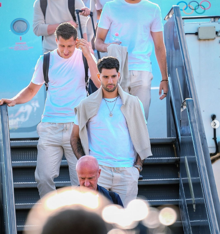 Đội trưởng trẻ nhất EURO đẹp trai cỡ nào mà khiến fan nữ mê mẩn? - Ảnh 4.