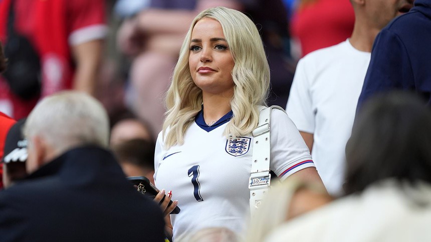 Southgate ra quyết định cởi mở dành cho WAGs tuyển Anh ở EURO bất chấp tranh cãi, lý do chỉ vì nơi đóng quân - Ảnh 1.