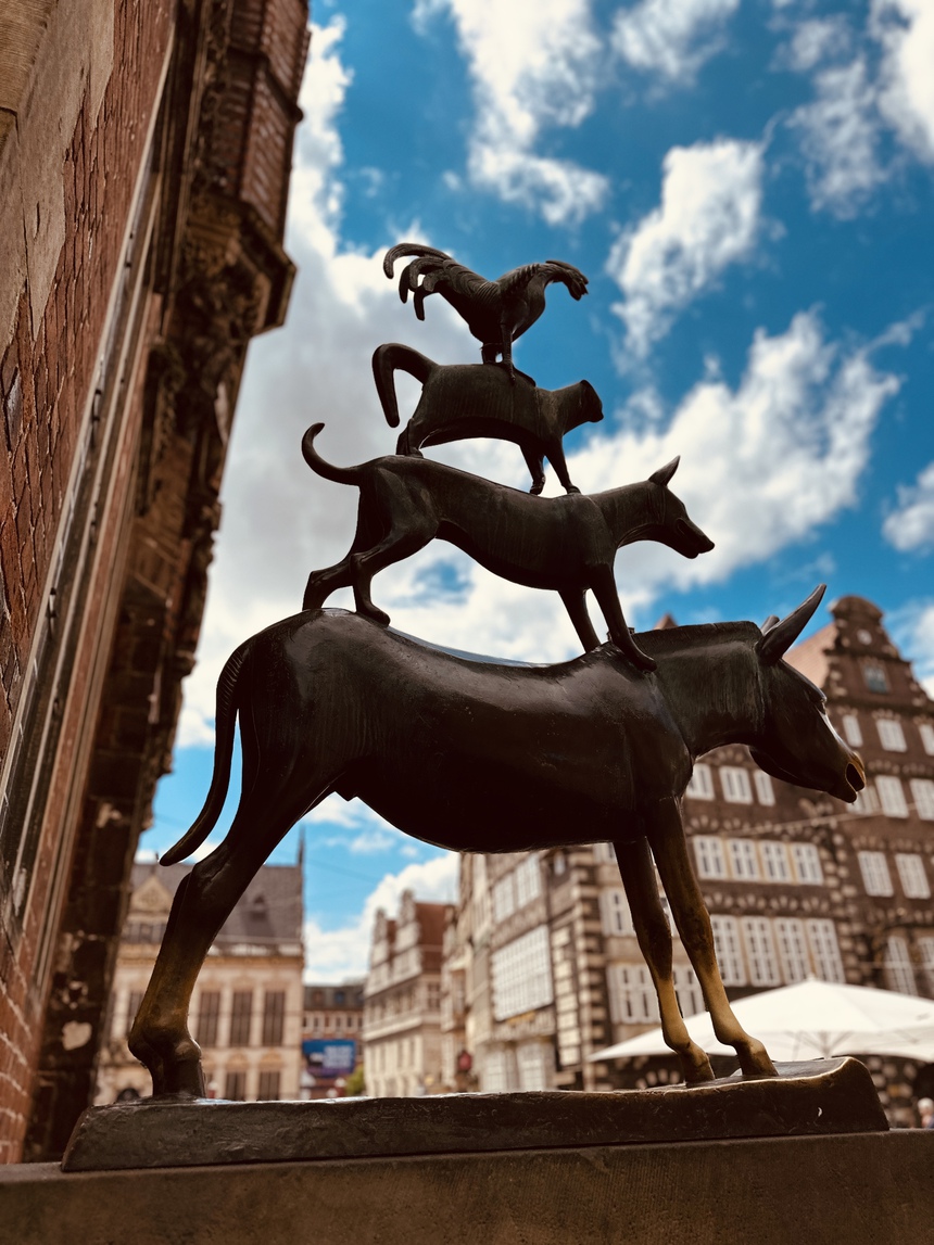 EURO Trên từng cây số: Trên mảnh đất của anh em nhà Grimm - Ảnh 1. EURO Trên từng cây số: Trên mảnh đất của anh em nhà Grimm - Ảnh 1.