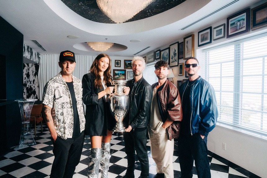 Nghệ sĩ với euro: Những nghệ sĩ bùng cháy cùng "Fire" - Ảnh 6.