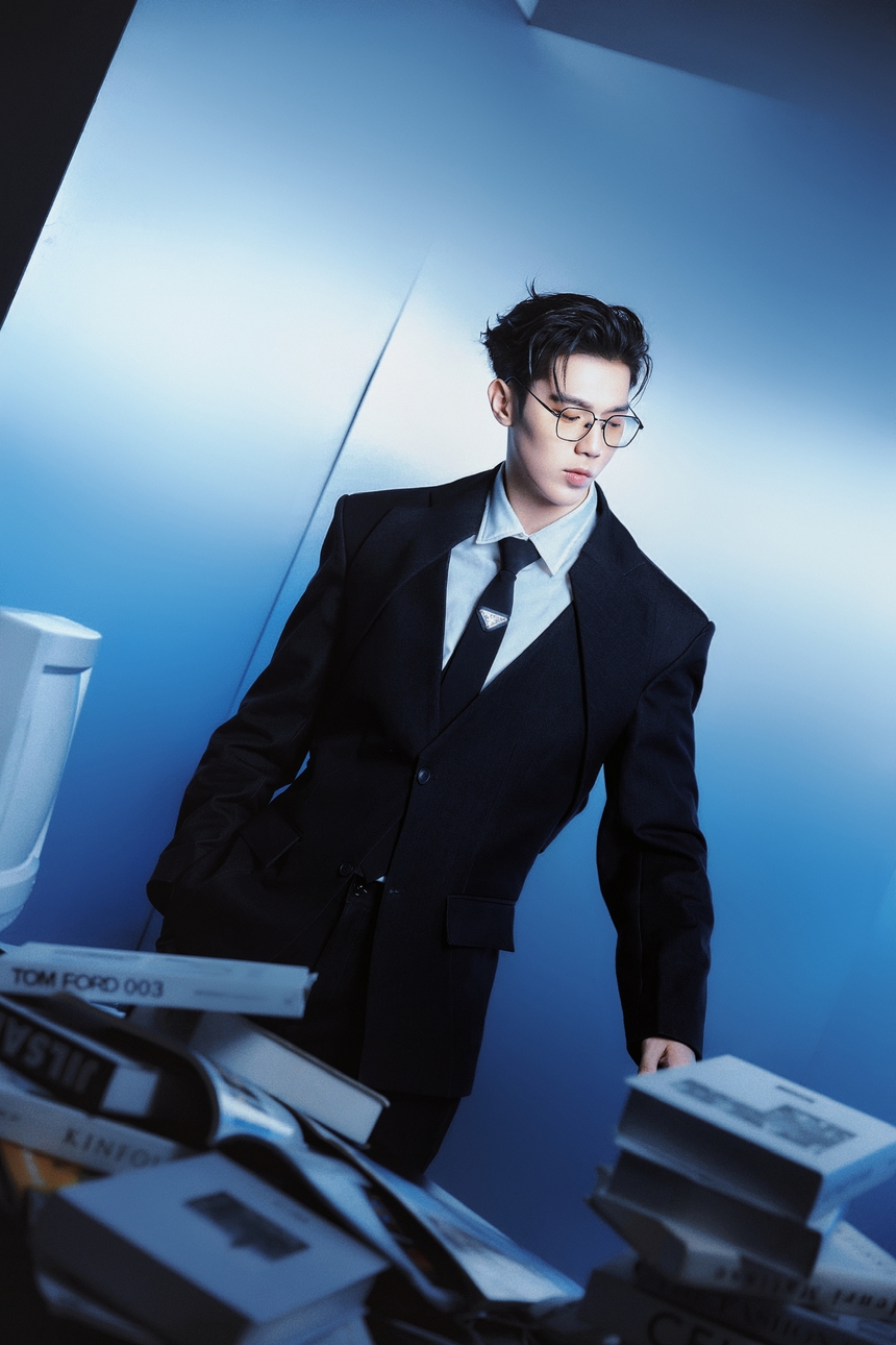 Trai đẹp Vietnam Idol 2023 ra mắt MV "Luật hấp dẫn" dùng kỹ thuật AI - Ảnh 2.