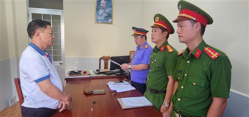 Bắt tạm giam cán bộ địa chính và nguyên Chủ tịch UBND xã ở Phú Quốc - Ảnh 1. Bắt tạm giam cán bộ địa chính và nguyên Chủ tịch UBND xã ở Phú Quốc - Ảnh 1.