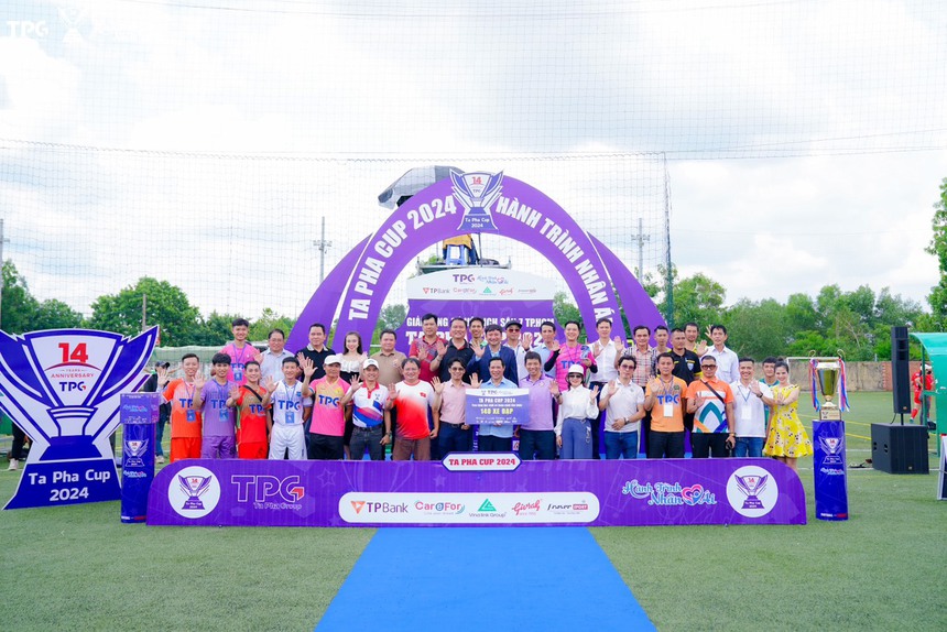 Tưng bừng khai mạc giải bóng đá sân 7 vô địch TP.HCM 2024 - Ảnh 1. Tưng bừng khai mạc giải bóng đá sân 7 vô địch TP.HCM 2024 - Ảnh 1.