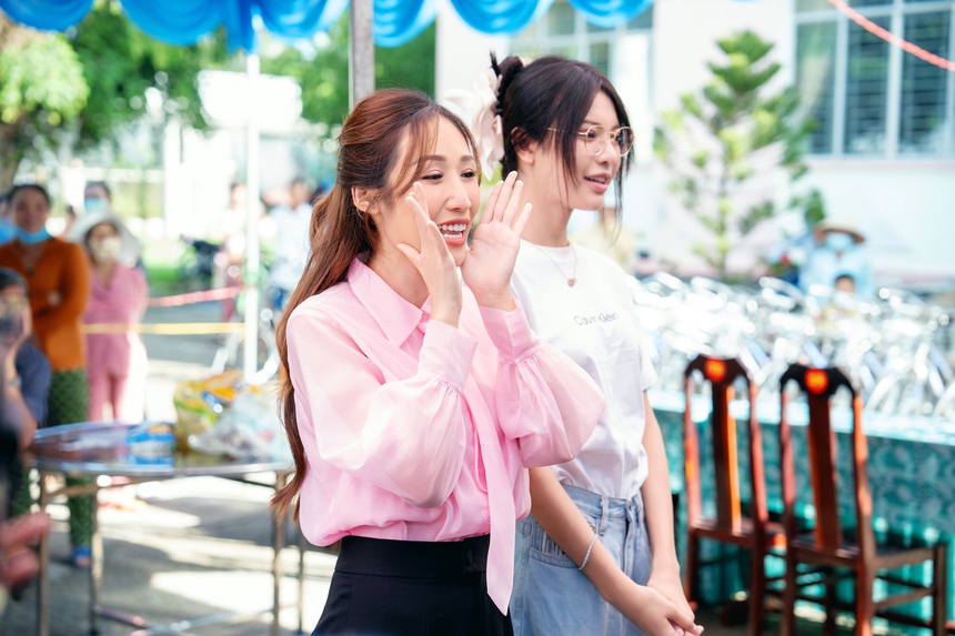 Dàn sao Việt mang yêu thương đến cho trẻ em Long An dịp 1/6 - Ảnh 3.