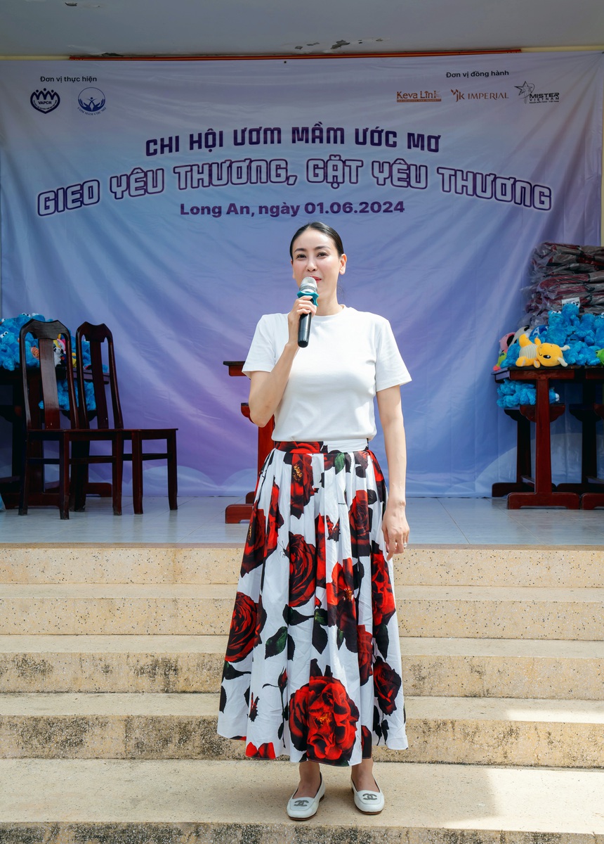 Dàn sao Việt mang yêu thương đến cho trẻ em Long An dịp 1/6 - Ảnh 1.